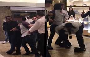 بالفيديو .. قصة شجار مزدوج بين عرب في متجر 