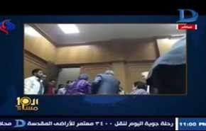 بعدما تحرش بها... شاهد ماذا فعلت محامية بزميل لها