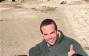 شاهد بالفيديو: ردة فعل نسرامريكي مع رجل أنقذ حياته وهو صغير