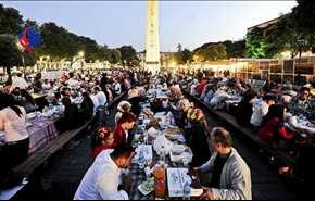 بالفيديو: أجواء شهر رمضان الكريم في تركيا