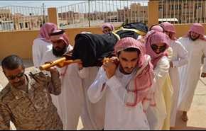 شاهد بالفيديو..ردة فعل سعودية حاول شيوخ قبائل إقناعها بالعفو عن قاتل ابنها