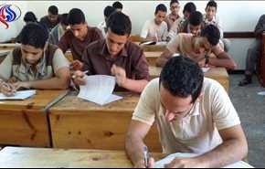 بالصورة/ طالب ليبي يهدد لجنة الامتحان بمسدس!