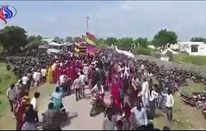 بالفيديو.. هنود يتعرضون لصعق كهربائي أثناء احتفال