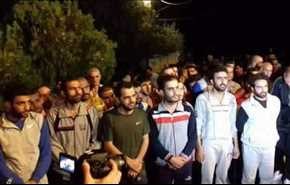 بالصور.. تحرير الطيار علي الحلو و30 جنديا ضمن صفقة غير معلنة