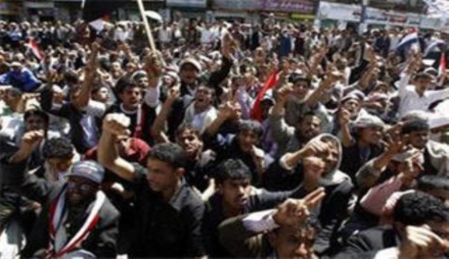 محتجون يمنيون يتحدون سلطة صالح والجيش ينتشر في صنعاء