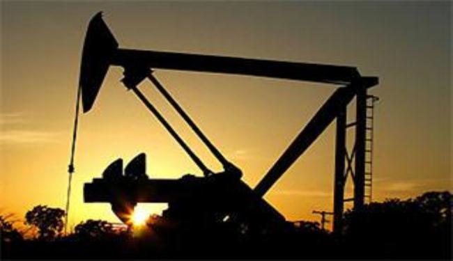 الذهب يتراجع مع النفط لکنه مدعوم بسبب زلزال اليابان