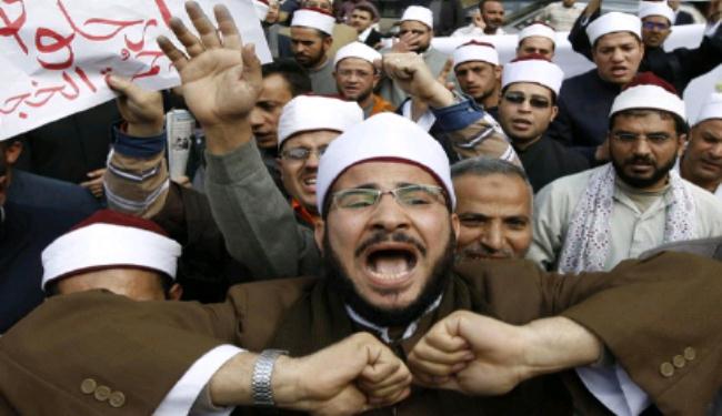 رجال دين مصريون يحتجون على الفساد بمؤسسات دينية