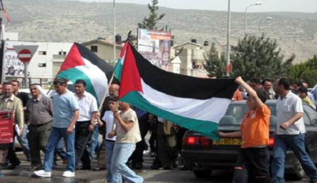 آلاف الفلسطينيين يتظاهرون في ذكرى 
