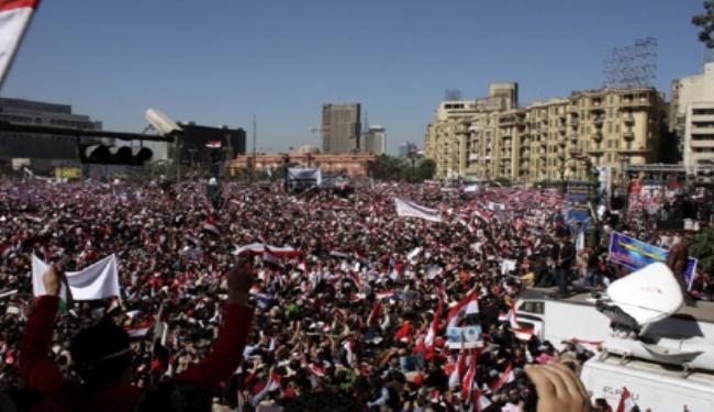 شباب الثورة المصرية يمهلون الجيش أسبوعا لتطهير البلاد