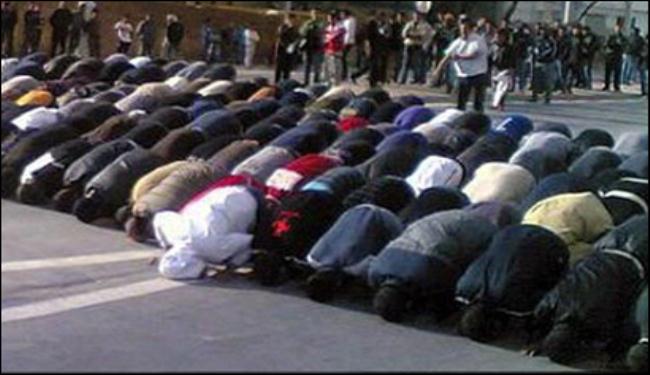  تونس تحظر الصلاة في الشارع