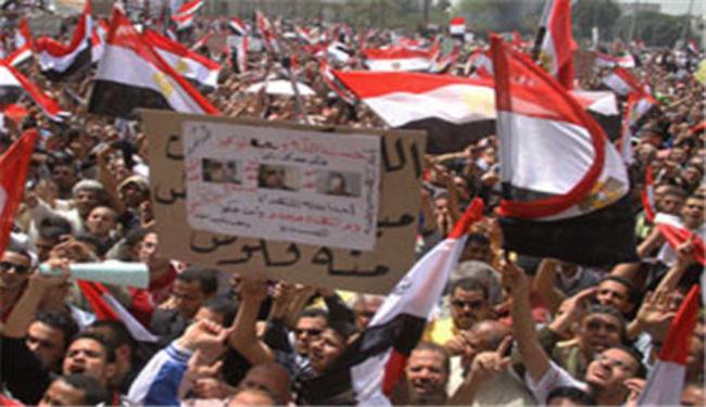 المجلس العسكري في مصر يتهم اتباع مبارك باثارة العنف في ميدان التحرير