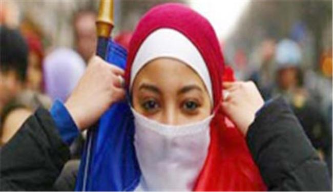 اعتقال العشرات في باريس لمعارضتهم حظر ارتداء النقاب