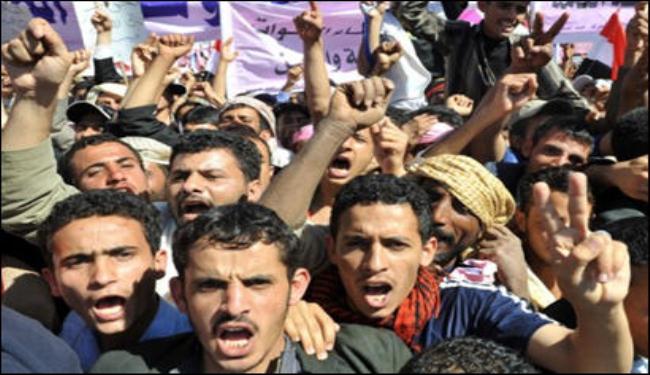 الشعب اليمني يرفض المبادرة السعودية ويعتبرها التفافا على ثورته