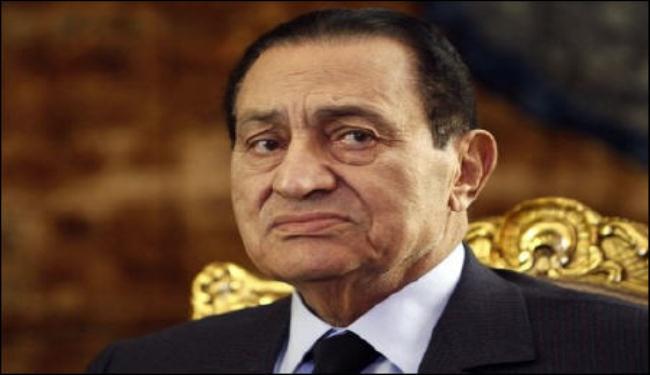 مصادر: مبارك يدعي المرض للتهرب من التحقيق معه