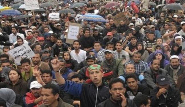 شباب 20 فبراير يدعو للتظاهر مجددا بالمغرب
