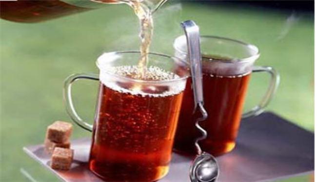 الشاي يرطب الجسم كالماء