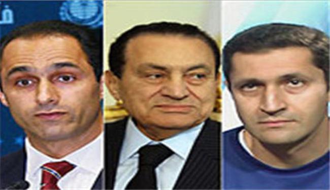 التحقيقات مع مبارك ونجليه متواصلة 