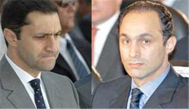 التحقيق مع علاء وجمال مبارك في اتهامات بالفساد