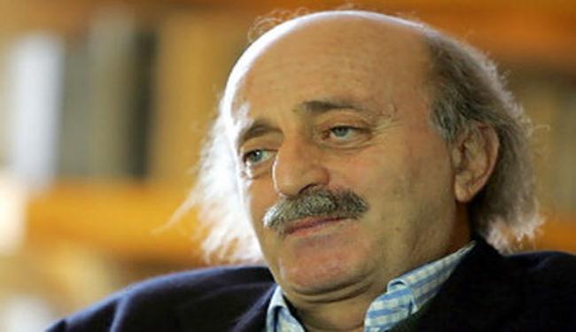 جنبلاط: المراهنة على وقوع خلل بسوريا جنون