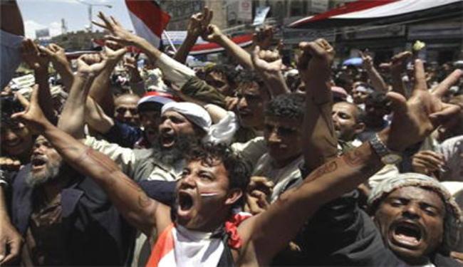 الشرطة اليمنية تقتل ثلاثة محتجين وتجرح المئات 