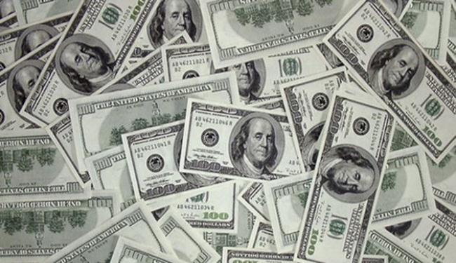 الدولار يقترب من أدنى مستوى في 3 سنوات