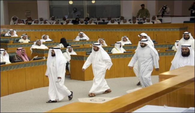 انسحاب نواب كويتيين قبل قسم الحكومة