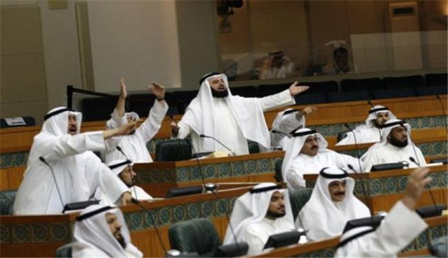 عراك بالايدي بين نواب في البرلمان الكويتي