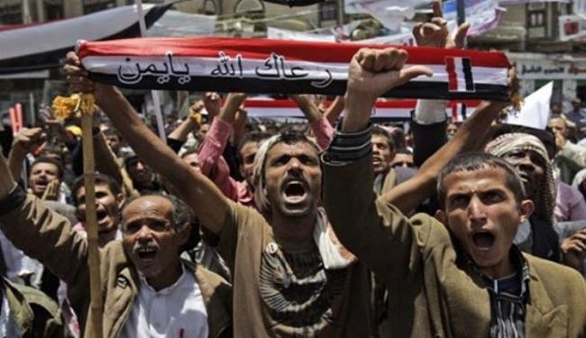 ثوار اليمن يراهنون على الساحة ويرفضون المبادرات