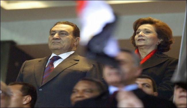 شباب مصر: لا تراجع عن محاكمة مبارك