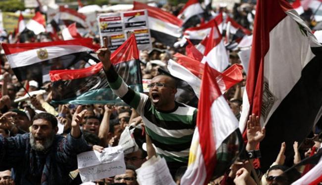مصريون يتظاهرون في القاهرة تضامنا مع الشعب البحريني