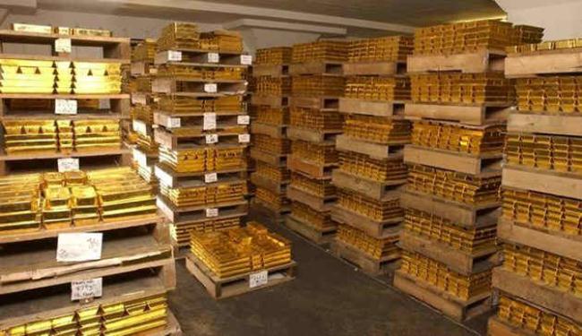 الذهب يتراجع عن أعلى مستوياته في ثلاثة أسابيع مع هبوط الفضة