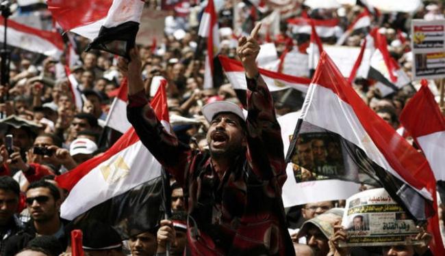 المصريون يطالبون باصلاحات سريعة واعدام مبارك
