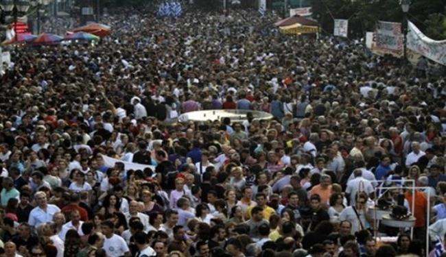 الاف اليونانيين يتظاهرون في اثينا ضد التقشف