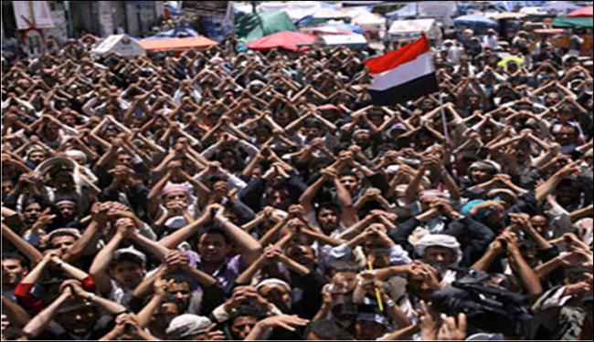 مسيرات حاشدة بصنعاء تطالب بتشكيل حكومة انقاذ