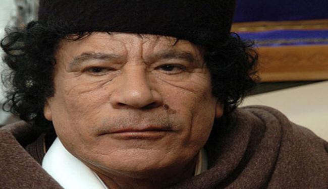 معمر القذافي يتعهد القتال حتى النهاية