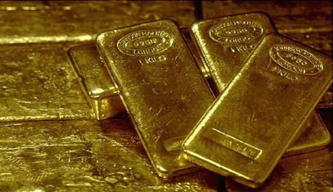 الذهب يهوي واحدا بالمئة مع صعود الدولار