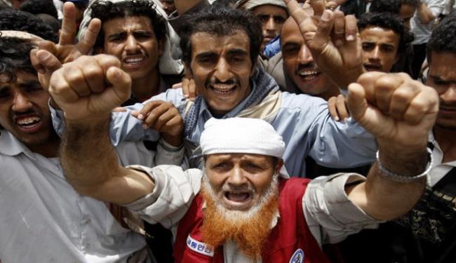 واشنطن والرياض تحاولان الالتفاف على ثورة اليمن