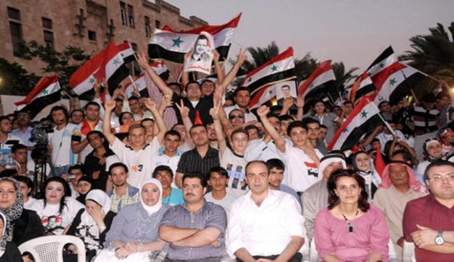 عشرات الآلاف يطلقون فعاليات أمام قلعة حلب