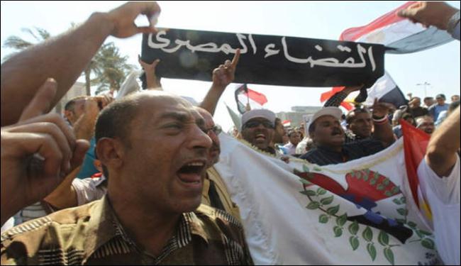 الشعب المصري يريد تطبيق جميع مطالب الثورة