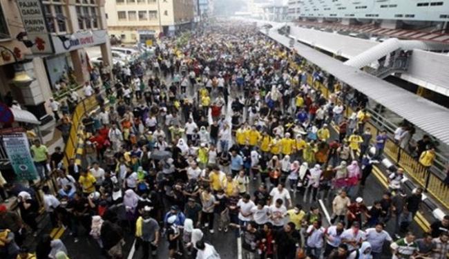 المعارضة الماليزية تتحدى السلطة في الشارع