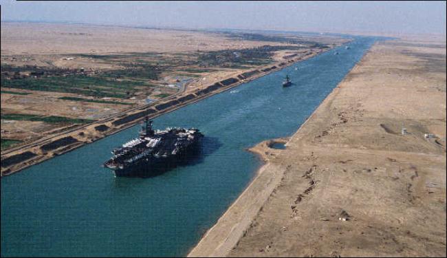 متظاهرون مصريون يهددون بغلق قناة السويس