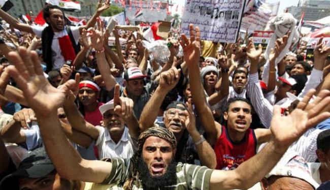 المصريون يطلقون الانذار الاخير لتلبية مطالب الثورة