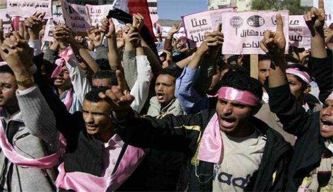  مئات الآلاف يتظاهرون في تعز تأييدا للمجلس الانتقالي