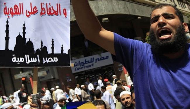 تزايد الانقسام في الشارع المصري 