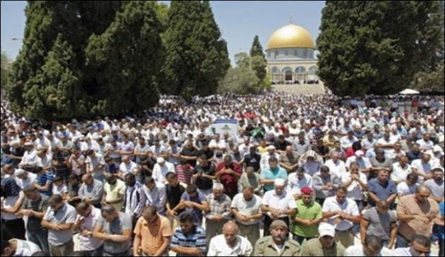  حوالي مئة الف مصل في المسجد الاقصى