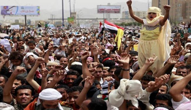 الشعب اليمني يواصل ثورته السلمية 