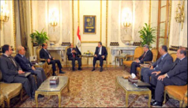 رئيس الوزراء المصري يلتقي بعضو المجلس الانتقالي الليبي