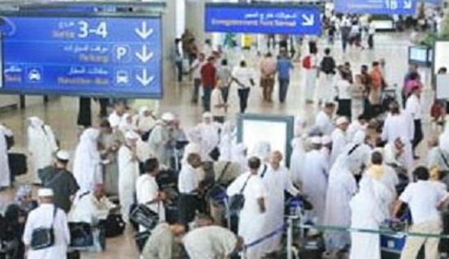 آلاف المعتمرين المصريين يحتجون في مطار جدة