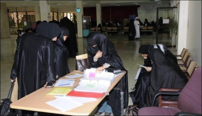 وزارة التربية البحرينية تواصل وقف معلمات عن العمل