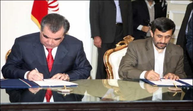 الرئيسان الايراني والطاجيكي يوقعان بيانا مشتركا